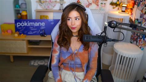 pokimane nipple|Pokimane panics after accidental wardrobe malfunction on